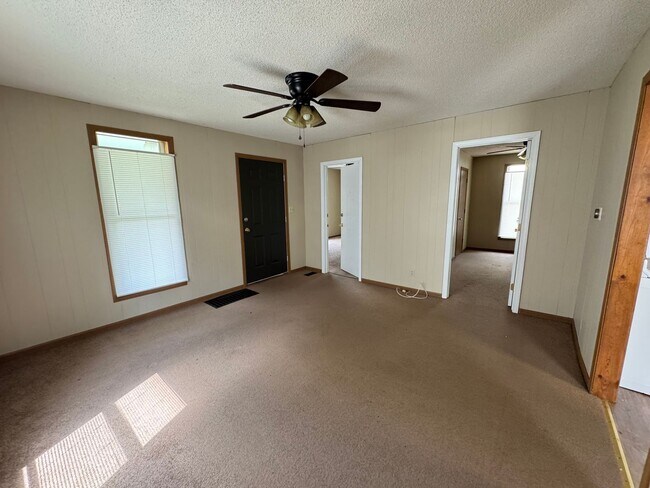 Foto del edificio - 4 bed, 3 bath