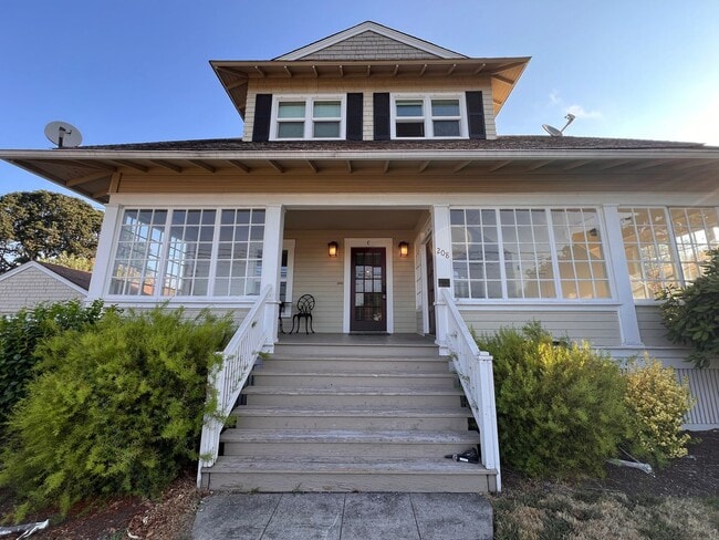 Building Photo - Charming Three-Bedroom in Downtown Woodland