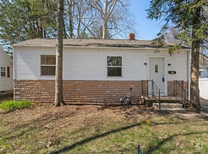 Building Photo - 705 S Webber St