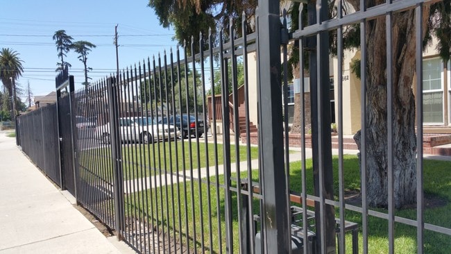 Security fencing - 660-672 W 9th St