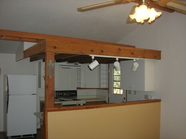 Building Photo - Private, Rural Granny Cottage off Indian S...
