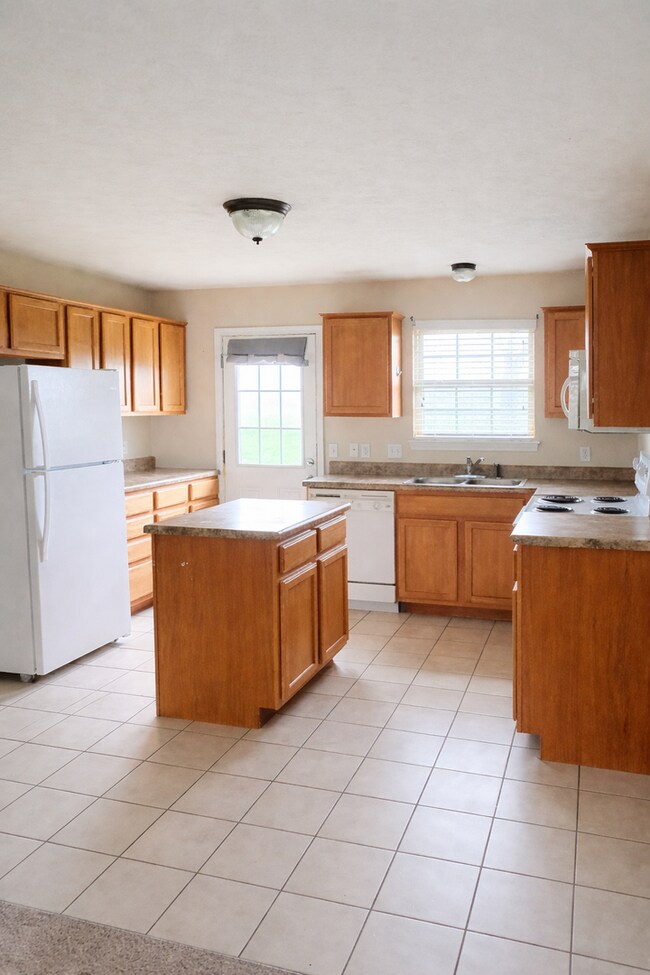 Foto del edificio - Spacious 3 Bed, 2 Bath Duplex in Prime Ozark Location