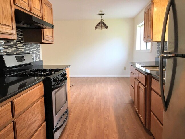 Foto del edificio - 3 br, 2 bath House - 1001 Burkshire Drive