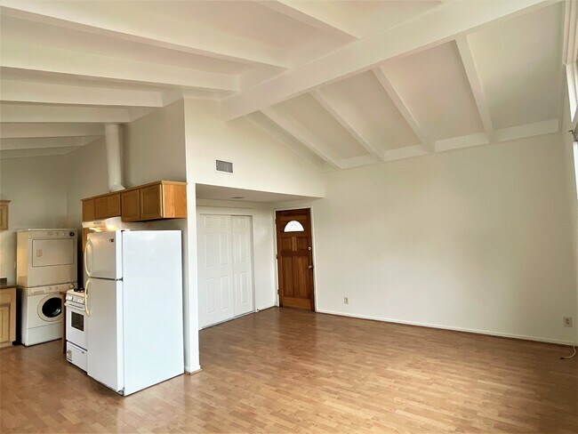 Entrance, kitchen and living room - 126 Rees St