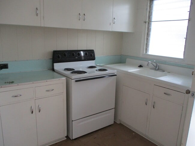 Building Photo - 1721 Kaluhikai Ln
