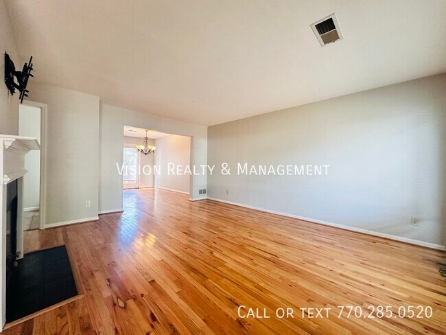 Building Photo - 3 BR 3.5 BA Townhouse in Roswell, GA