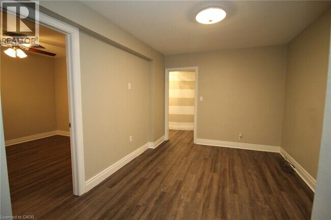 Photo du bâtiment - 245 E 13th St