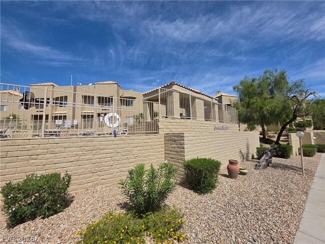 Building Photo - 2200 Highpointe Dr