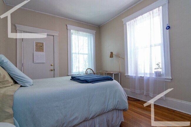 Building Photo - Amazing 3 bedroom (Coolidge Corner) 9/1