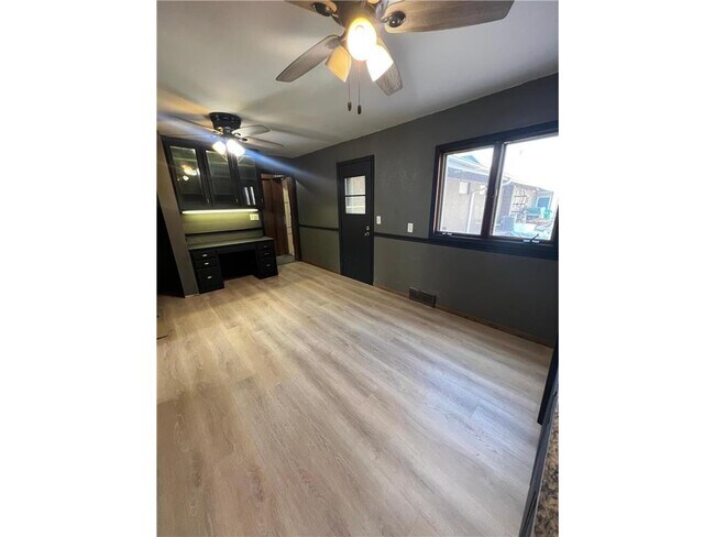 Foto del edificio - 2345 County