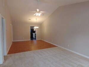Building Photo - 718 Creekside Dr