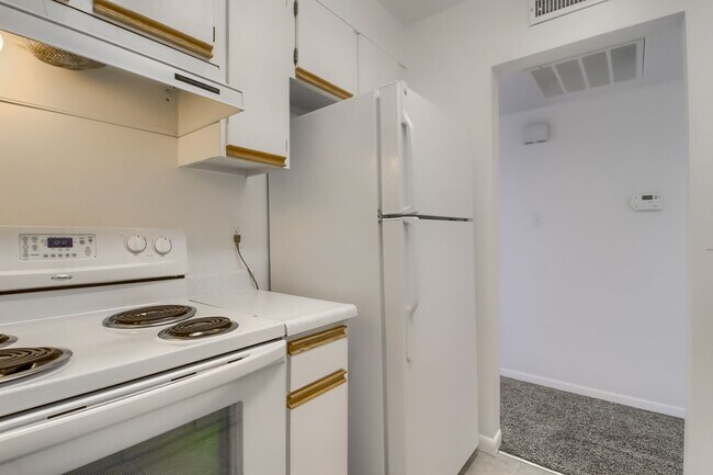 Foto del edificio - Charming 2-Bedroom Unit in a Prime Lakewoo...