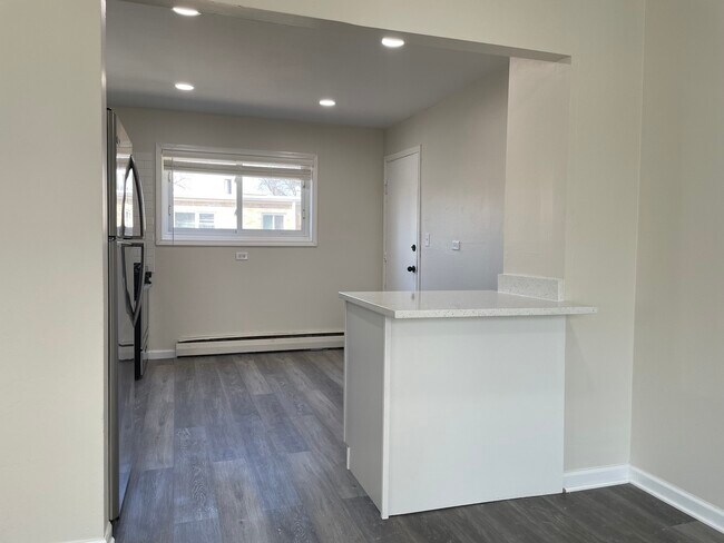 Building Photo - 318 N 3rd Ave