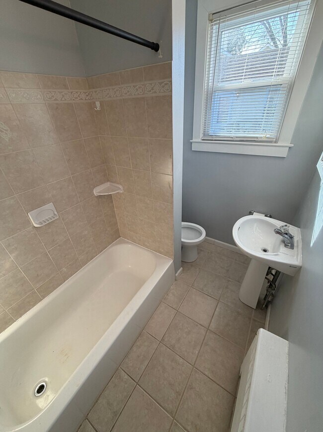 Foto del edificio - 38 Marple Ave