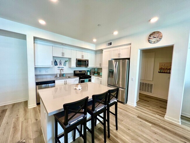 Foto del edificio - COMING SOON... The Resort, Rancho Cucamonga Condo