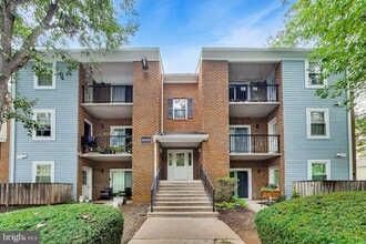 Building Photo - 18310 Streamside Dr