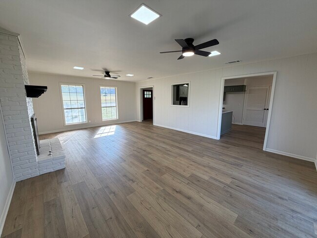 Foto del edificio - 203 Eisenhower Dr