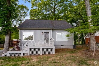Building Photo - 304 S Westover Dr