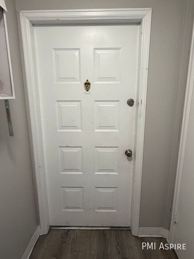 Spacious 1st Floor, 2 Bed, 1 Bath in Lakewood near Hwy 6! NEW MOVE IN SPECIAL! - Spacious 1st Floor, 2 Bed, 1 Bath in Lakewood near Hwy 6! NEW MOVE IN SPECIAL!