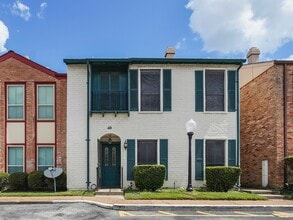 Building Photo - 7700 Creekbend Dr