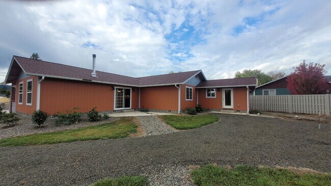 Foto del edificio - 13130 Lookingglass Rd