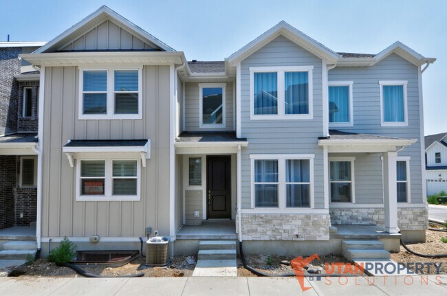 Photo - 13012 S Oberon Ln Townhome