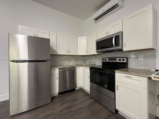 Foto del edificio - 1330 NE 133rd St