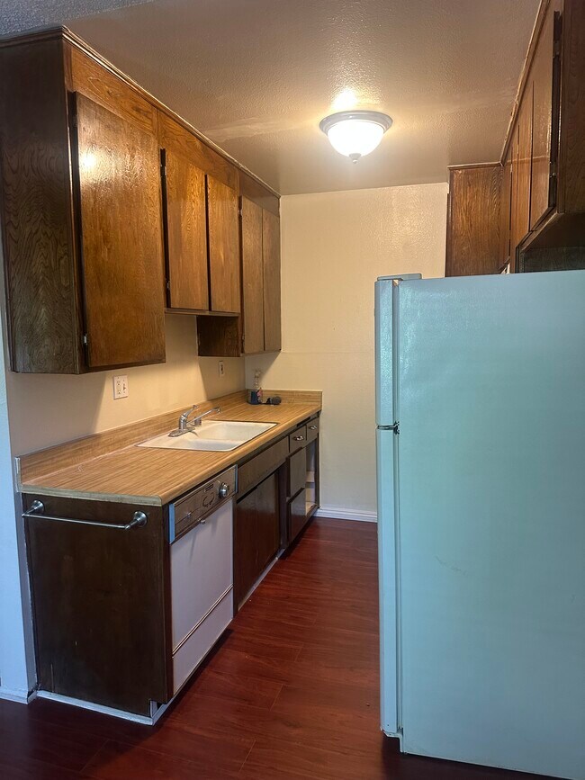 Foto del edificio - 15524 Sherman Way
