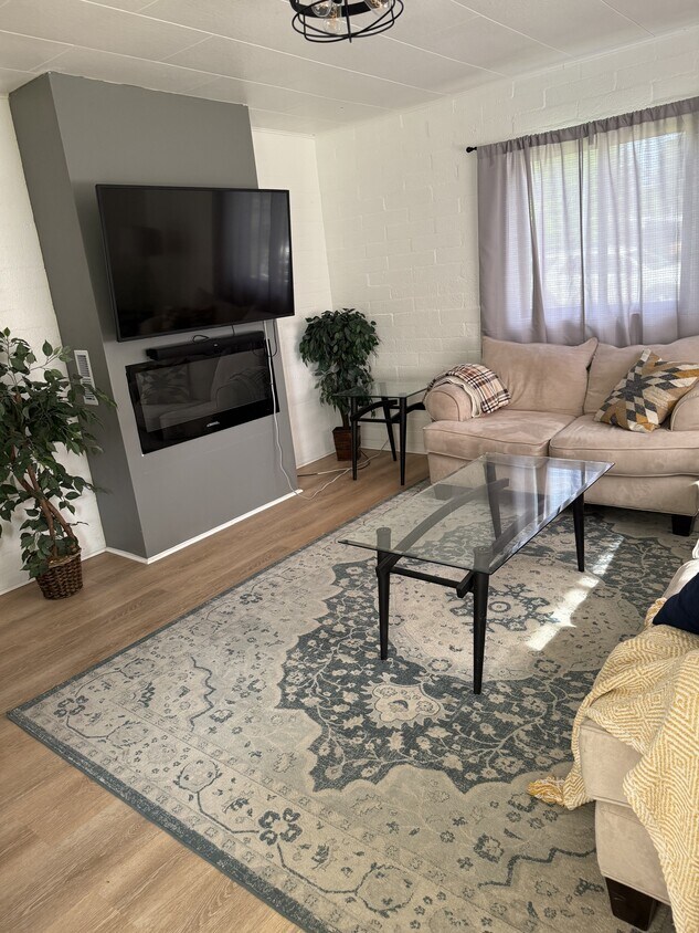 Foto principal - 822 Avenue C