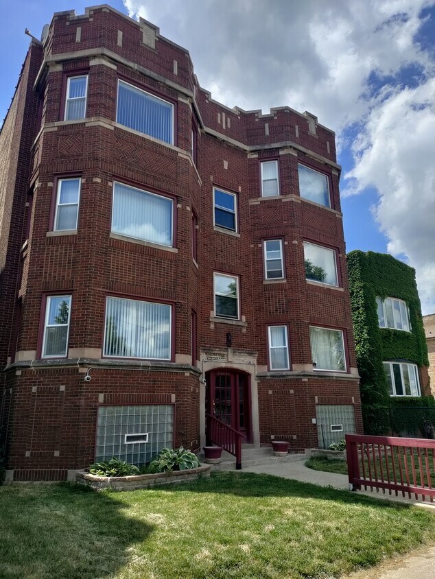 7746 S Jeffery Blvd Unit 3, Chicago, IL 60649 Condo for Rent in