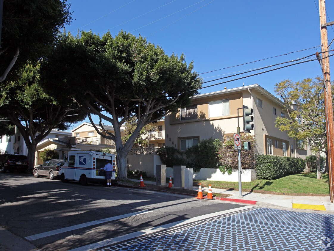 Primary Photo - 2241 Virginia Ave