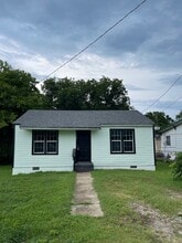 Building Photo - 715 4TH St