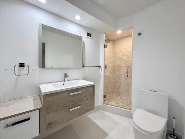 Building Photo - 6039 Collins Ave