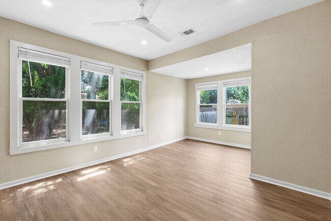 Foto del edificio - 333 W Hutchison St