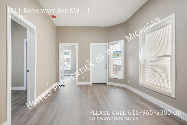 Building Photo - Available Now |  3 Bedroom, 1 Bath Apartme...