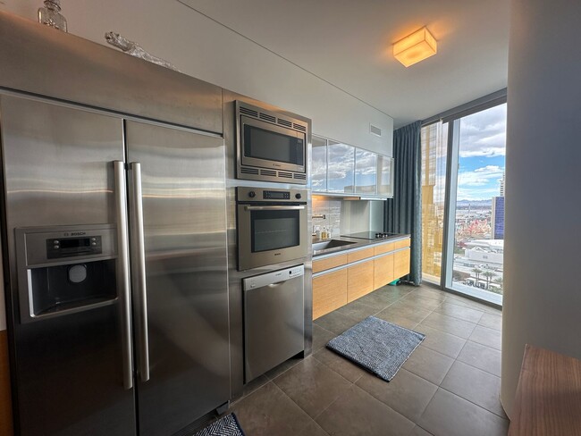 Foto del edificio - Furnished Studio on The Strip