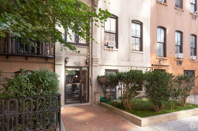Building Photo - 464 W 23rd St
