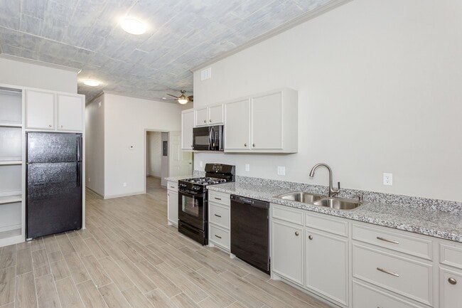 Building Photo - 215 Milby St