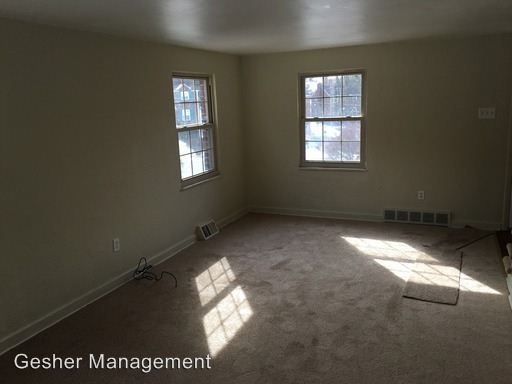 Building Photo - 357 Iris Dr