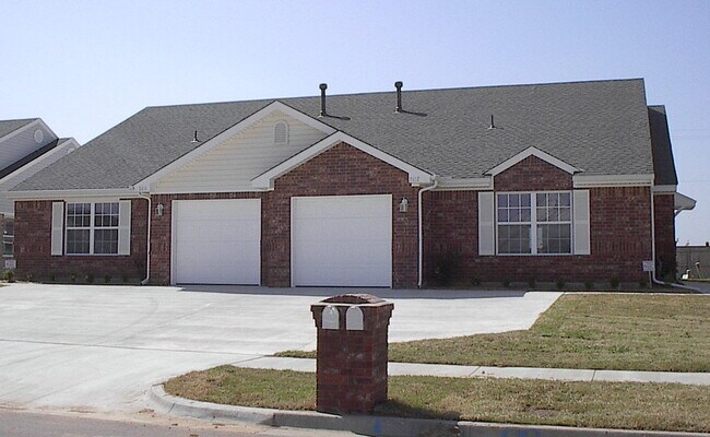 Foto del edificio - 2508-2510 Leeds Ln