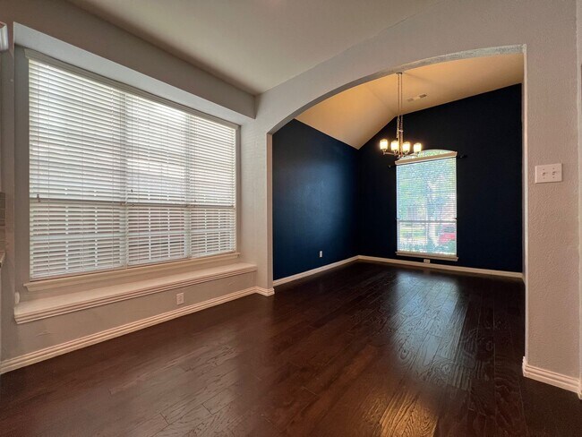 Building Photo - Lovely 4 bedroom 3 bath home!