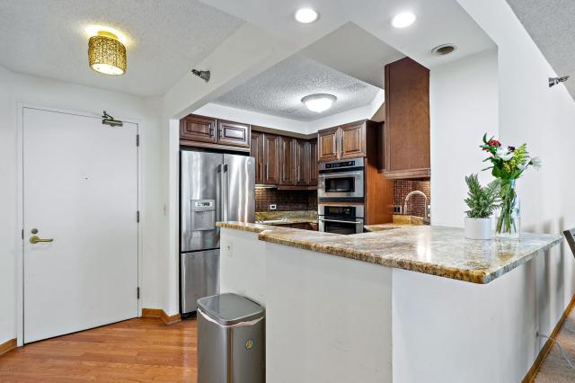 Building Photo - 2 bedroom in Chicago IL 60601