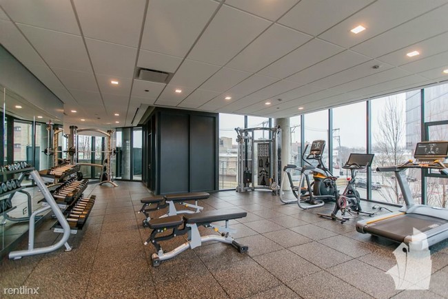 Building Photo - 2 br, 1 bath Condo - 2733 W Belden Ave # 2