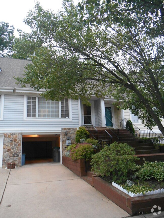 Building Photo - 47 Marsh Woods Ln