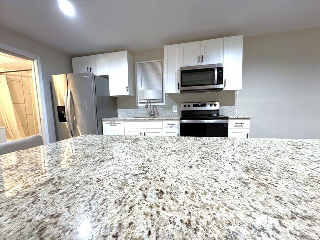 Foto del edificio - 33 1/2 Oak St