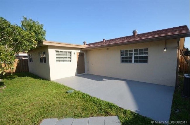 Foto del edificio - 9381 NW 33rd Pl