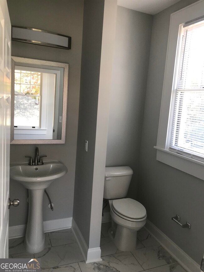 Foto del edificio - 317 Hillside Cir