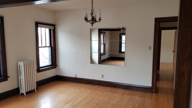 Formal Dining - 2519 Hennepin Ave