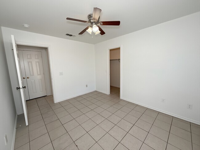 Foto del edificio - 931 Farmington Rd