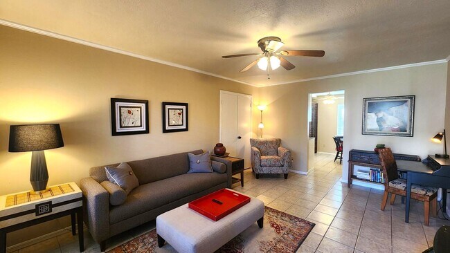 Building Photo - 2 Bed Funished Condo near Baptist Hospital